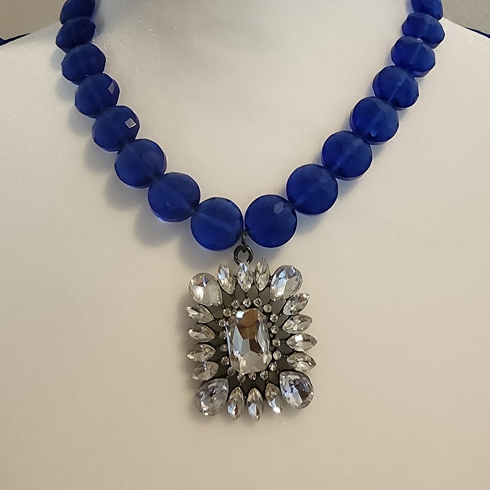Necklace royal blue new